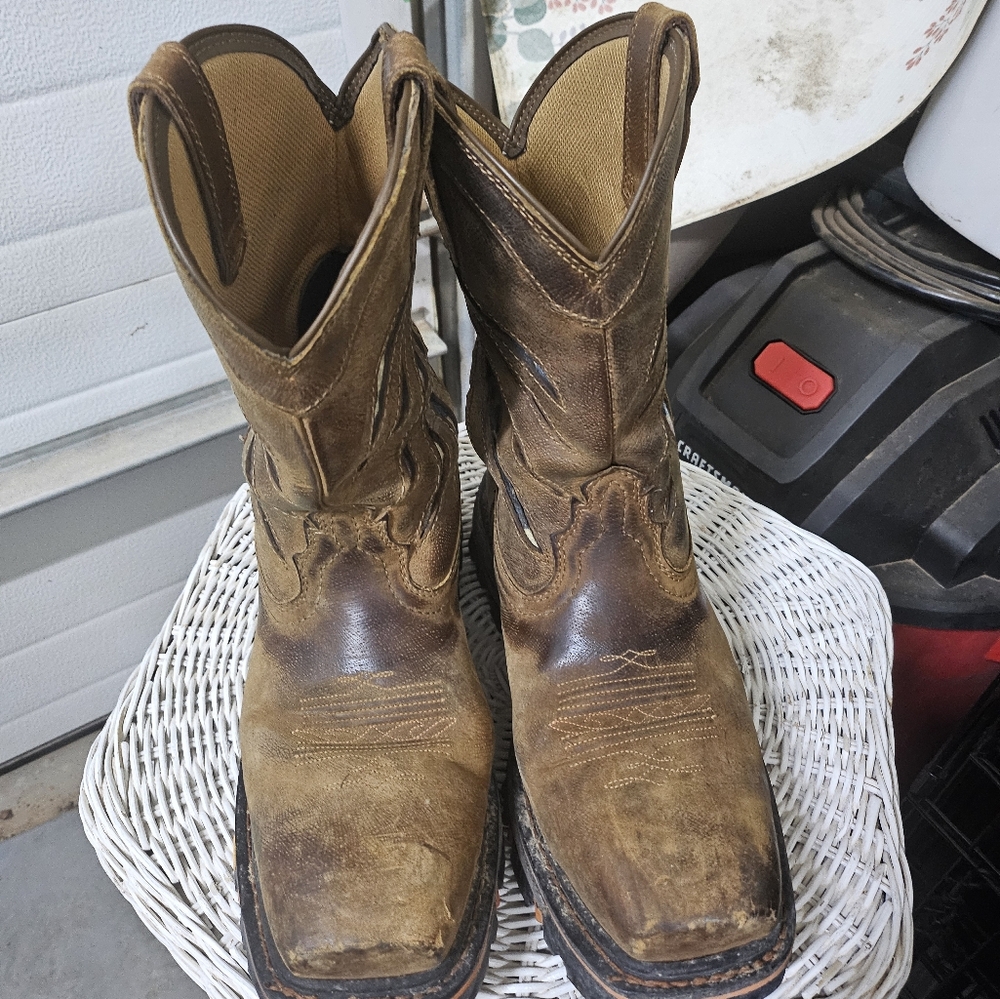 Steel toe work boots